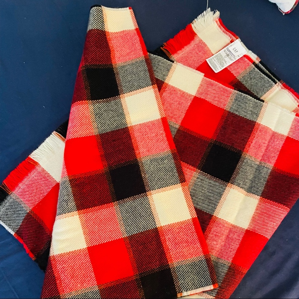 Gap holiday scarf